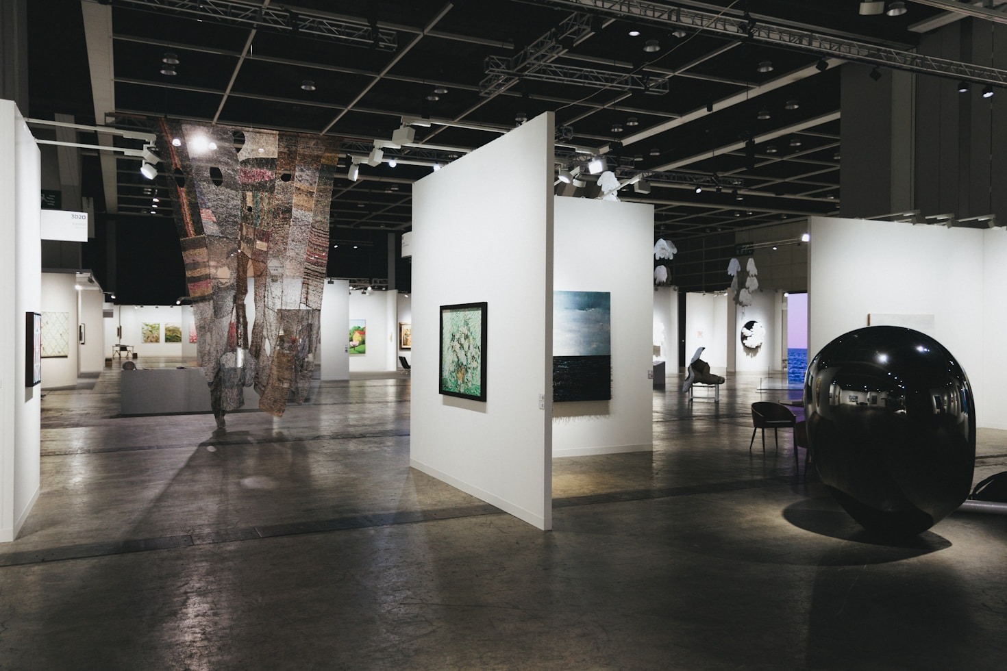 Why Minimalism Defines Modern Art Spaces